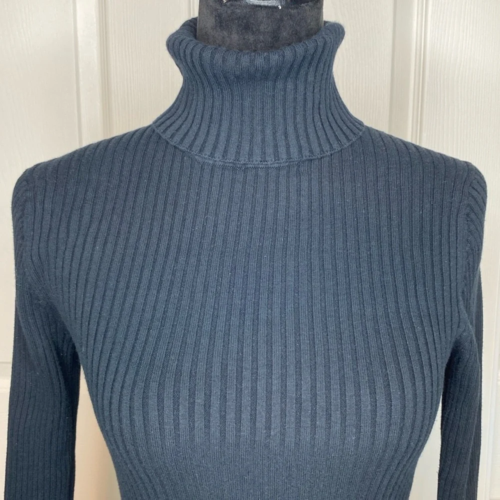 L.L. Bean Black Ribbed Turtleneck Stretch Fitted Cotton Sweater - Picture 3 of 6